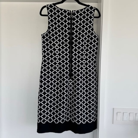 White House black market sheath dress in black and white pattern - Picture 4 of 7